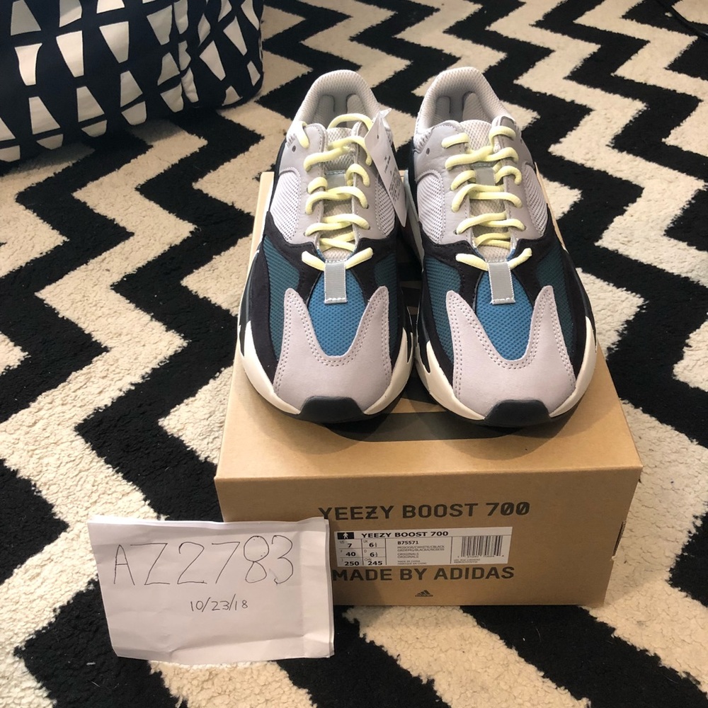 DS YEEZY 700 WAVE RUNNER